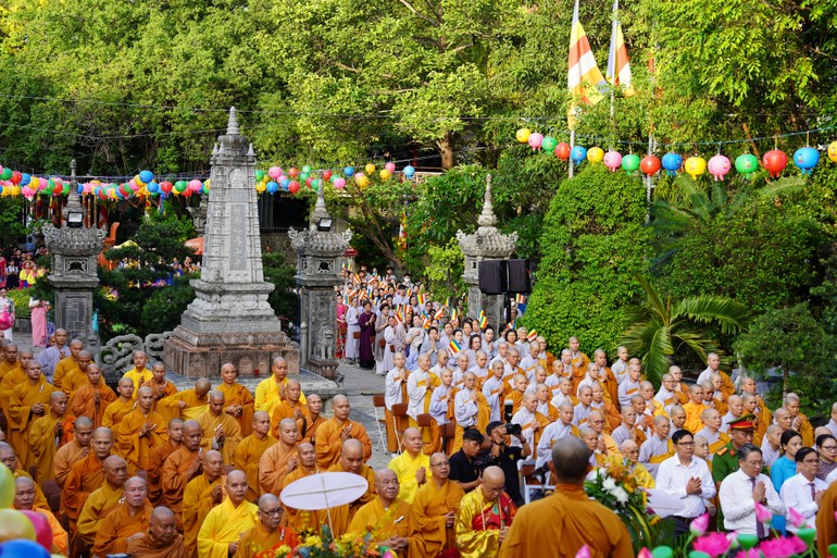 Khánh Hòa: Trang nghiêm Đại lễ Phật đản Phật lịch 2568 trên quê hương Bồ-tát Thích Quảng Đức | Giác Ngộ Online