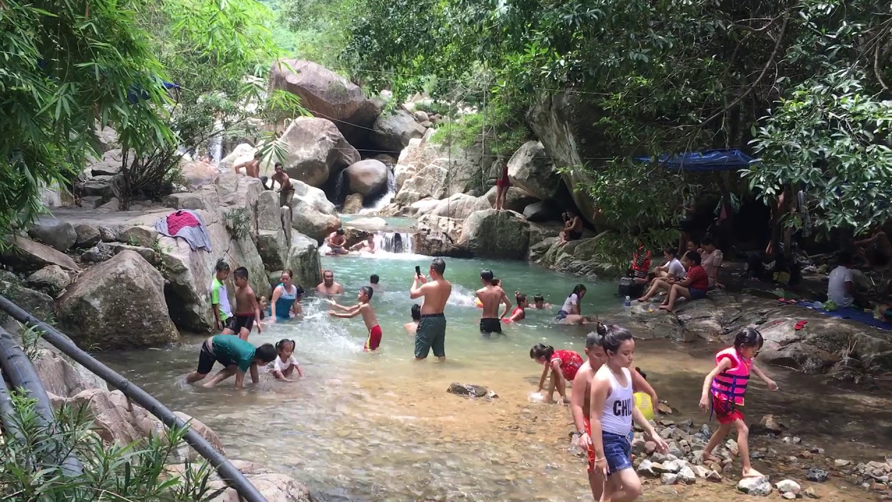 Tắm suối Đá Cam Ranh - YouTube