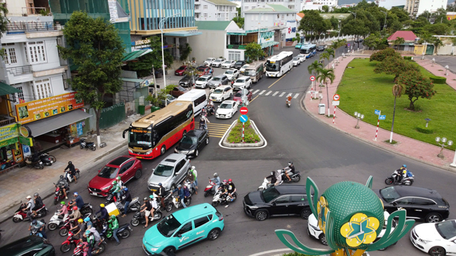 Du lịch Nha Trang lúng túng vì tắc đường