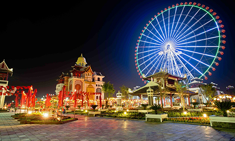 Con đường rực rỡ đèn lồng kỷ lục tại Asia Park Đà Nẵng