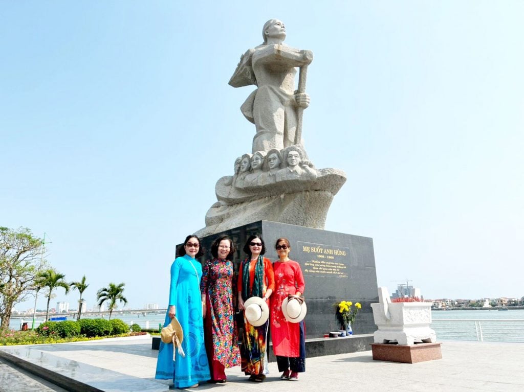 Tượng đài Mẹ Suốt: Niềm tự hào của người dân Quảng Bình