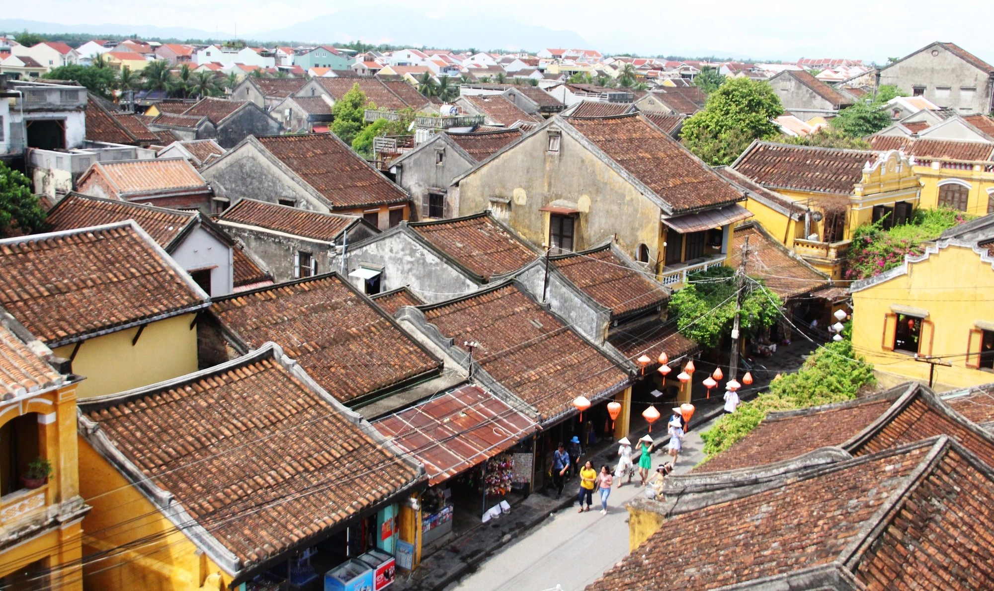 Phố cổ Hội An bị bôi bẩn, nhem nhuốc vì nạn vẽ bậy