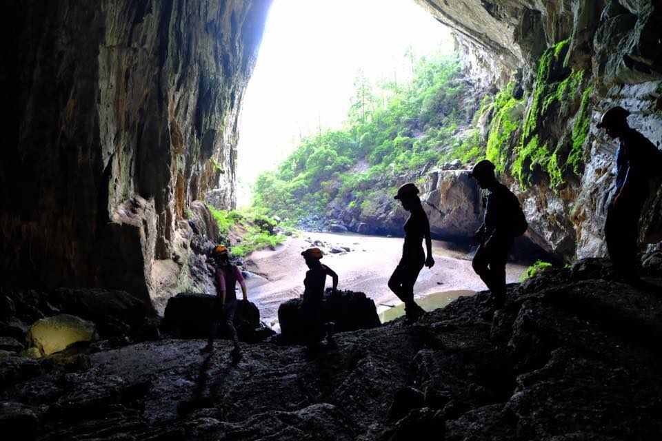 Tour du lịch Quảng Bình - trekking Hang én 2 ngày 1 đêm