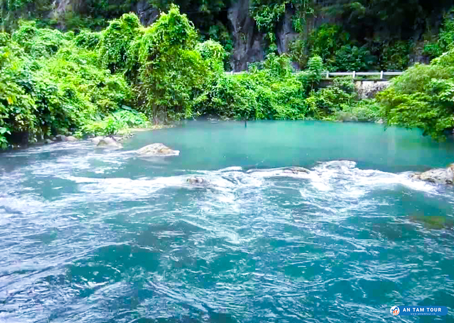Hòa mình vào suối nước khoáng nóng Kênh Gà từ mẹ thiên nhiên | Antamtour.vn