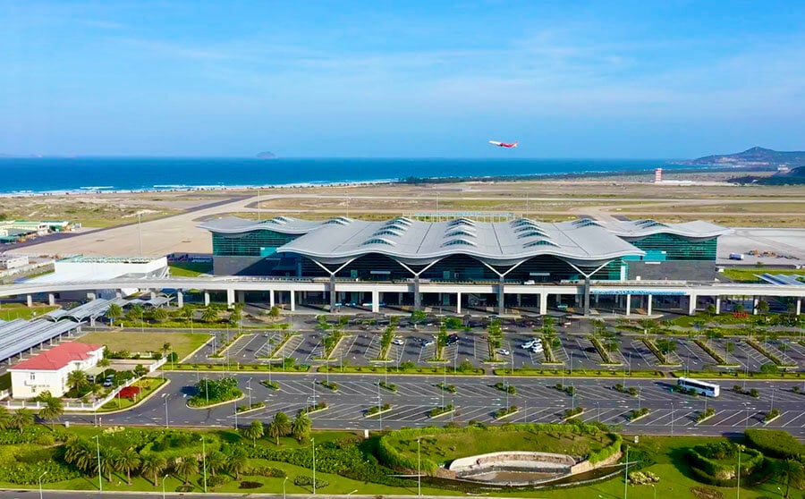 Từ sân bay Cam Ranh về thành phố Nha Trang bao nhiêu km? Đi bằng cách nào?