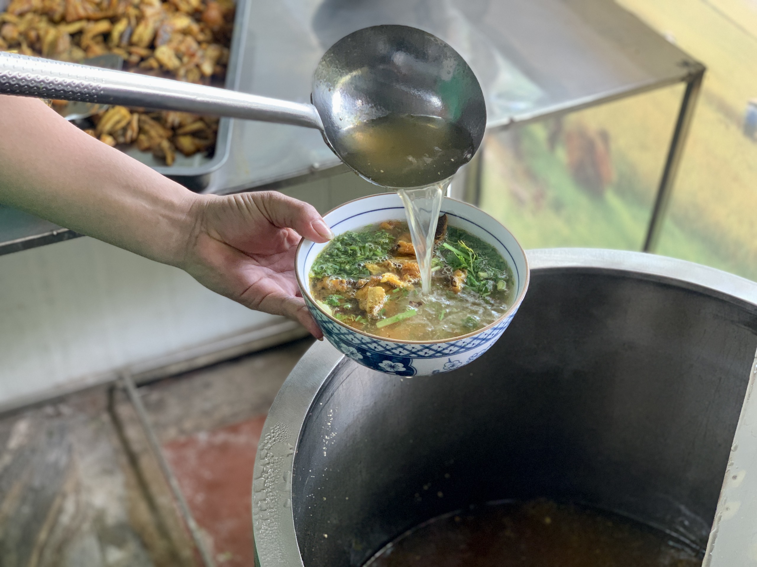 Vị đồng quê trong bát canh cá Quỳnh Côi giữa lòng Hà Nội