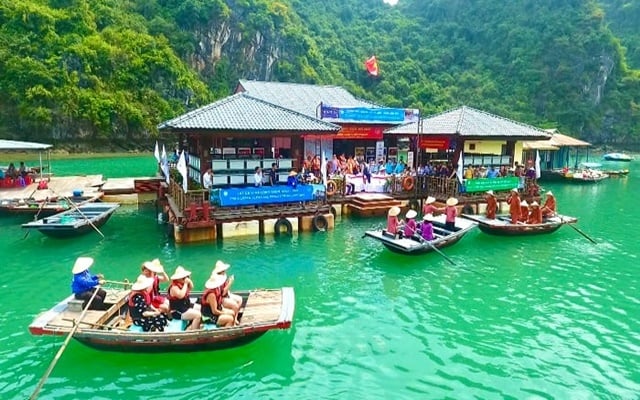 Làng Chài Vung Viêng Bảo Tàng Sống Yên Bình Ở Hạ Long