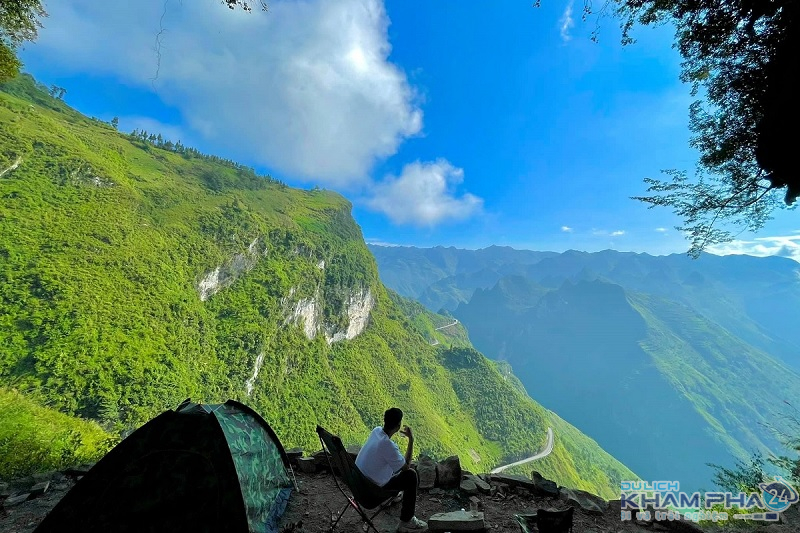 Chinh phục vách đá trắng Hà Giang – “Cung đường trên mây” kỳ vĩ