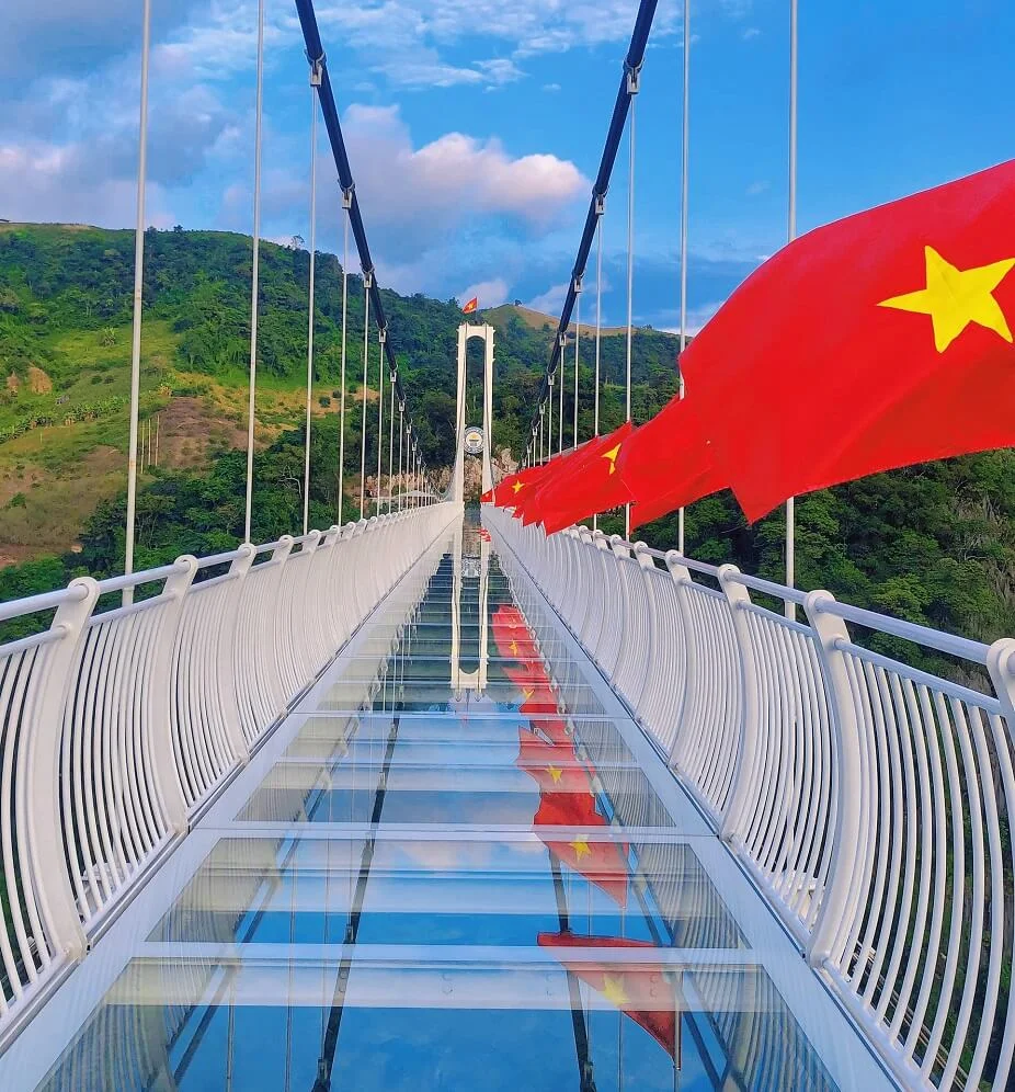 Cầu kính Bạch Long: Vị trí, điểm thu hút, kinh nghiệm du lịch và chọn tour