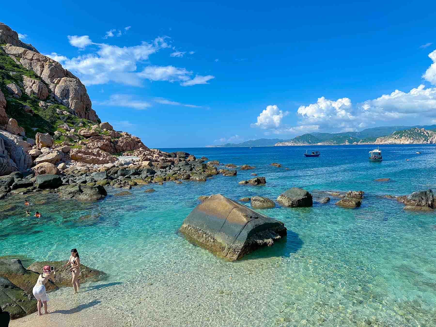 Khám phá vẻ hoang sơ của bãi Hòn Rùa ở Ninh Thuận