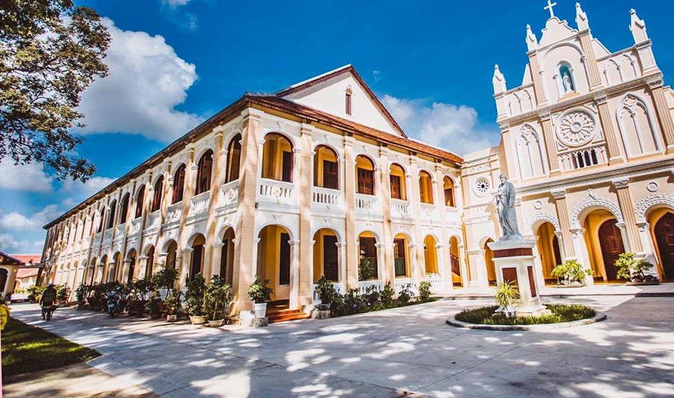 Tiểu Chủng Viện Làng Sông | Phương Mai Tourist