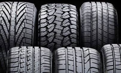 Gai lốp sâu giúp thoát nước và bám đường tốt, do AI tạo