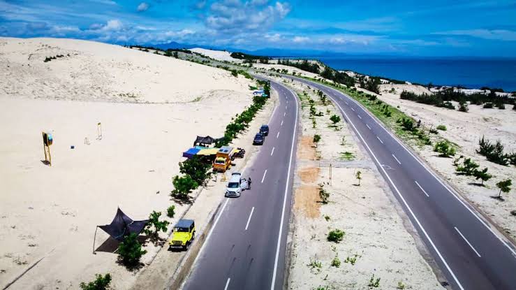 Cung đường biển Hòa Thắng đẹp như mơ, do AI tạo