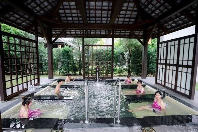Tắm khoáng mang lại vô vàn lợi ích sức khỏe, do AI tạo