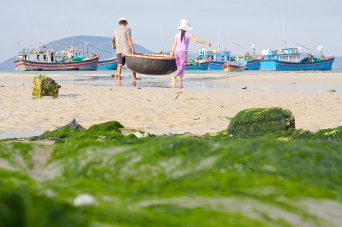 Ghé chơi làng chài Ninh Thủy – Chốn bình yên bên biển xanh cát trắng – VinWonders